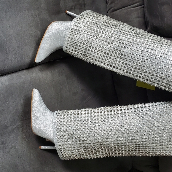 ✨ GIANNI BINI SILVER CRYSTAL HEELED BOOTS ✨Brand: Gianni Bini  Size: 7.5  Co - Picture 9 of 9